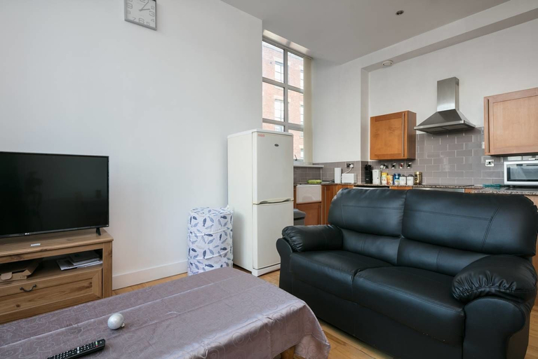 Others 5, Apartment 33, Manchester