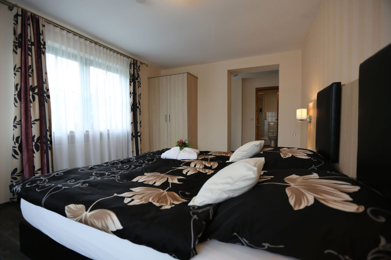 Bedroom 2, Landhotel Villa Moriz Garni, Westerwaldkreis