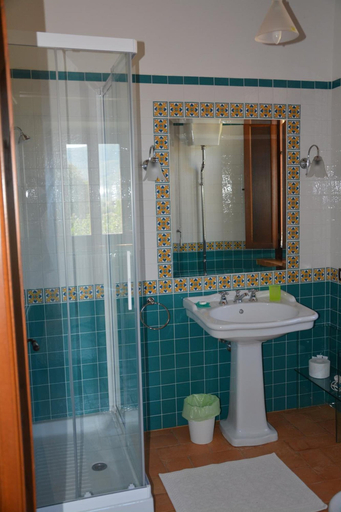 Bathroom 3, Le Ghiande, Terni