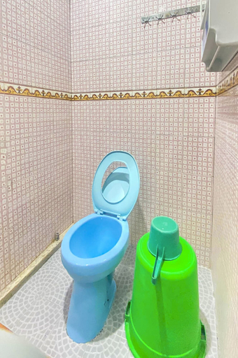 Bathroom 4, OYO 2518 Wilma Hotel Ii Premier, Kupang
