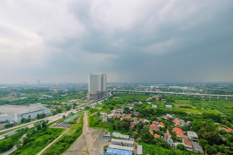 Exterior & Views 5, Comfort and Strategic 3BR Meikarta Apartment, Cikarang
