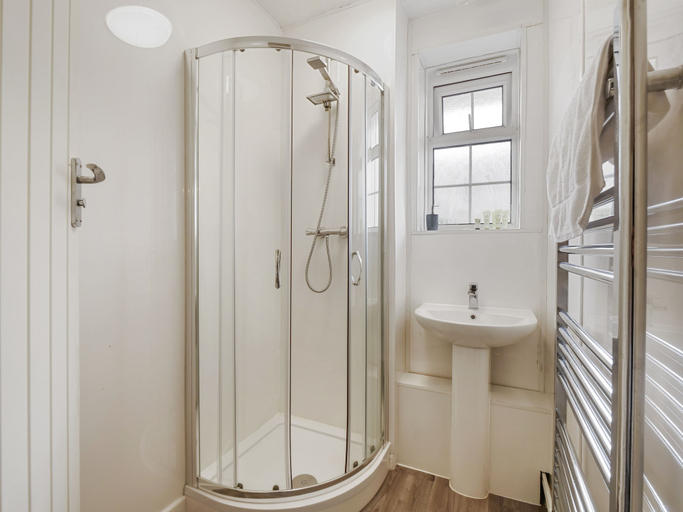 Bathroom 3, The Xavier Flat by Kasar Stays, London