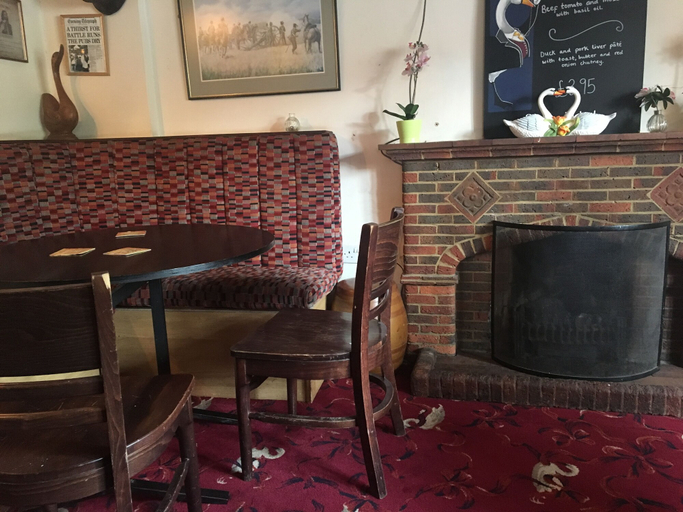 Others 4, El Cafe at The White Swan, Warwickshire