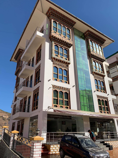 Exterior & Views