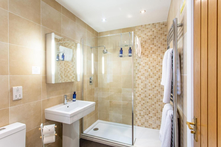 Bathroom 4, The Royal Oak - Inn, Leicestershire