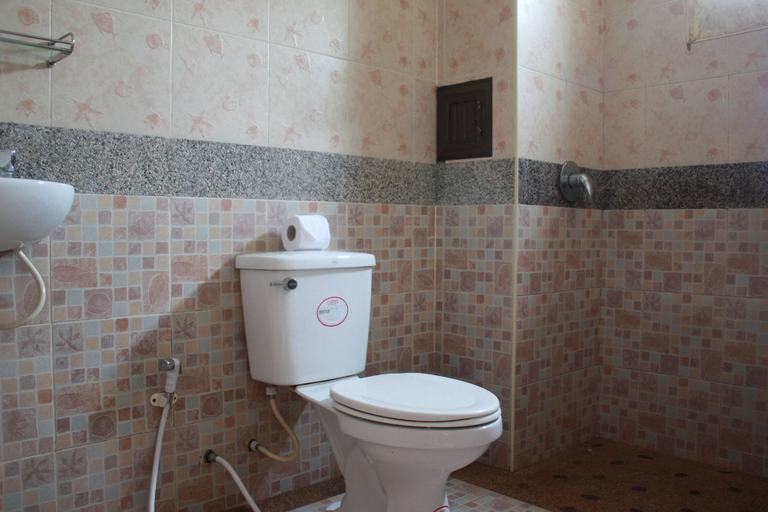 Bathroom 4, Amorn Mansion, Mueang Krabi