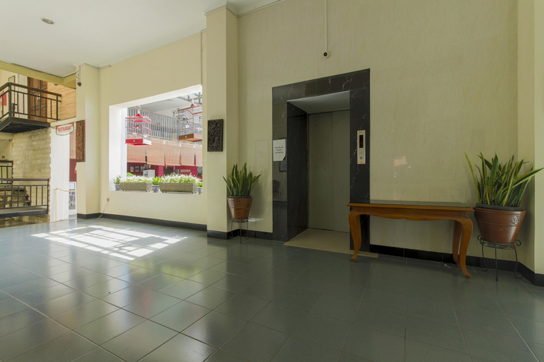 Public Area 3, RedDoorz Plus near Grage City Mall, Cirebon