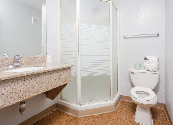 Bathroom 5, Rest Inn, Montgomery
