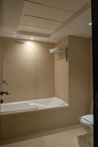 Bathroom 5, Corp Executive Hotel Doha Suites, Doha