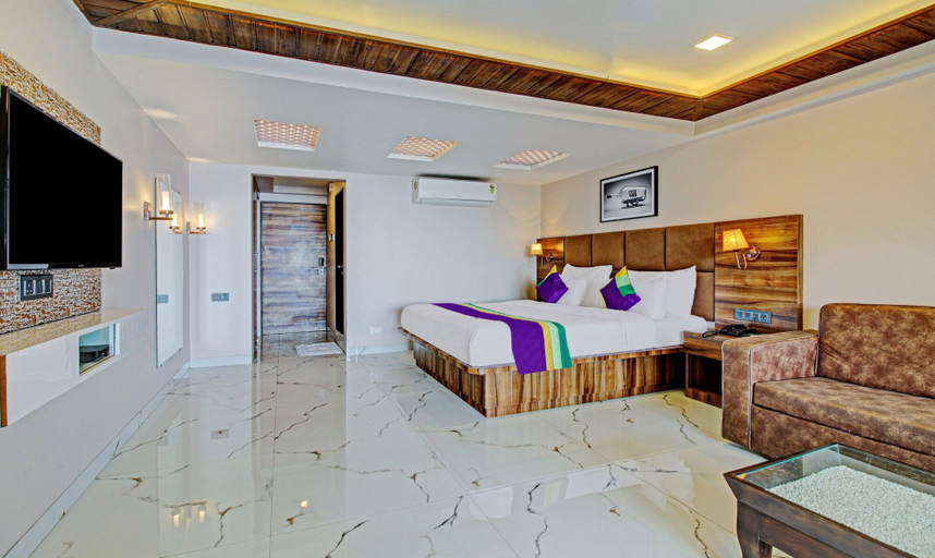Others 5, Nivanta by Royara, Satara