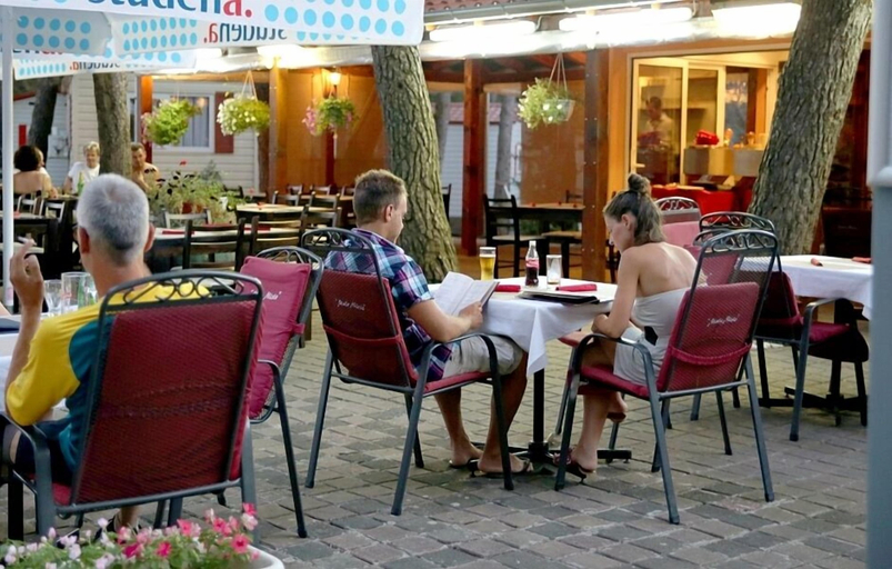 Food & Drinks, Kozarica Adria Village, Pakoštane