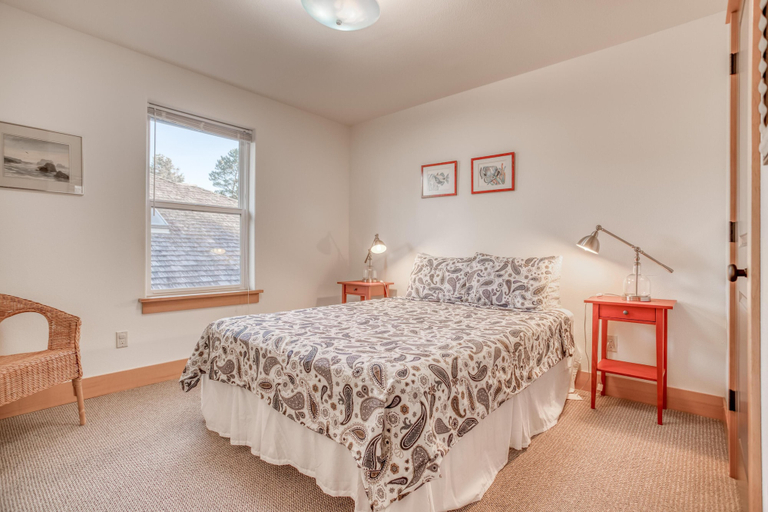 Bedroom 1, Short Walks (MCA 983), Tillamook