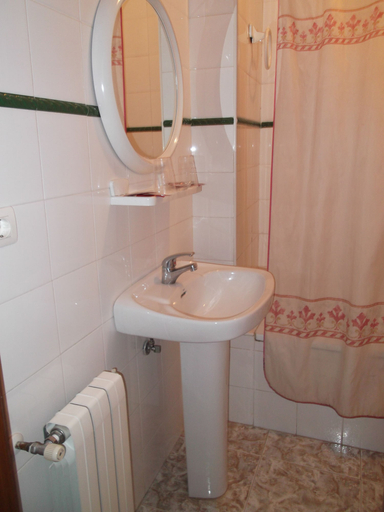 Bathroom 4, Hostal Doña Carmen, Málaga