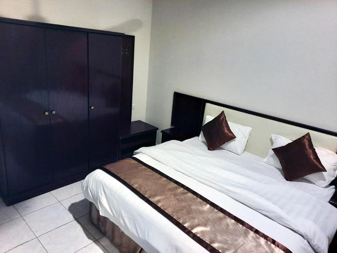 Bedroom 2, Golden Alareen