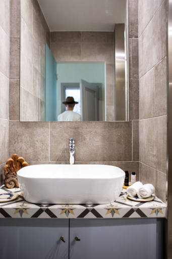 Bathroom 5, The Frogs Guesthouse, Attica