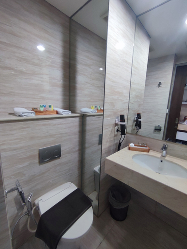 Bathroom, Uttara Apartment By Ferre, Sleman