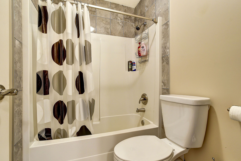Bathroom 4, Rodee Homestay, Central Okanagan