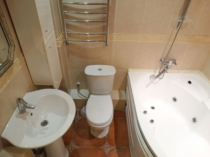 Bathroom 3, Inndays on 9 Maya, Tula