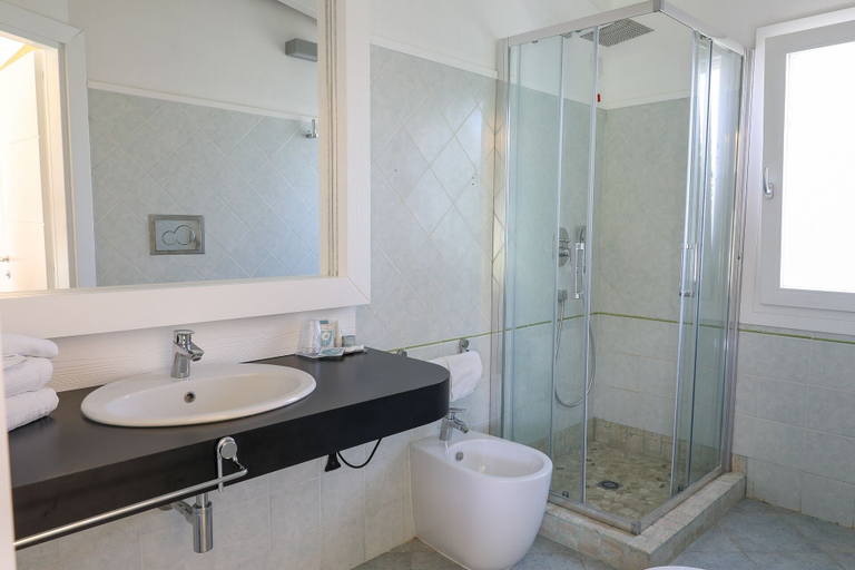 Bathroom 4, Limone Beach Resort, Cagliari
