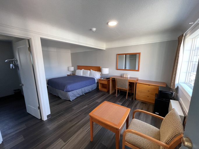 Bedroom 5, Holiday Motel, Multnomah