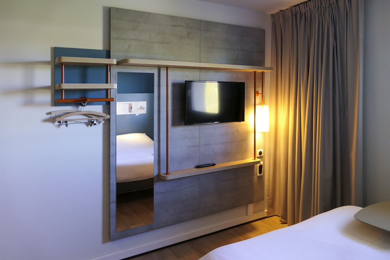 Bedroom 4, ibis Budget Cognac, Charente