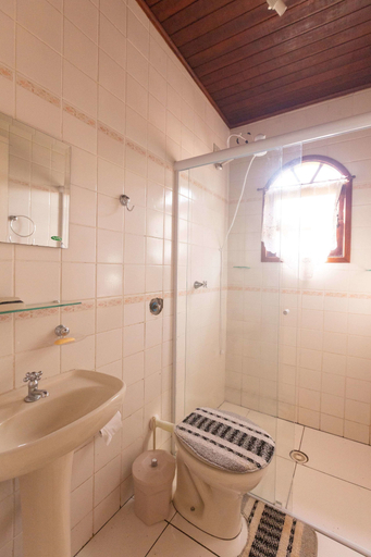 Bathroom 4, Yellow Village, Atibaia