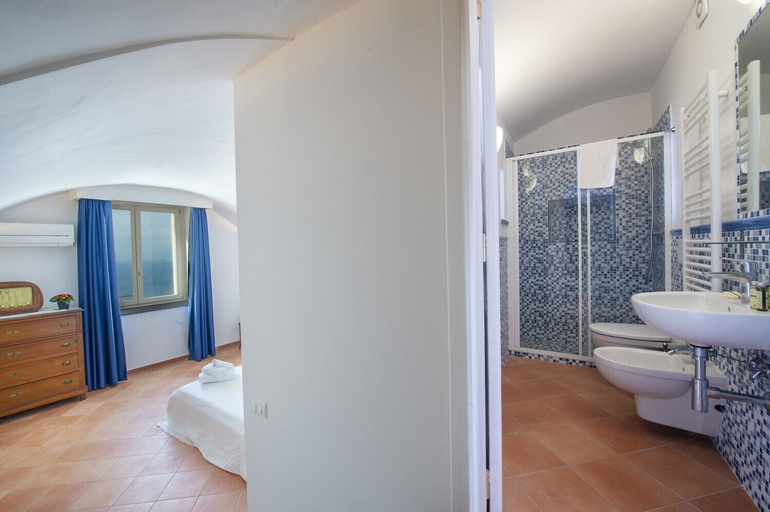 Others 1, Casa Cimino B, Salerno