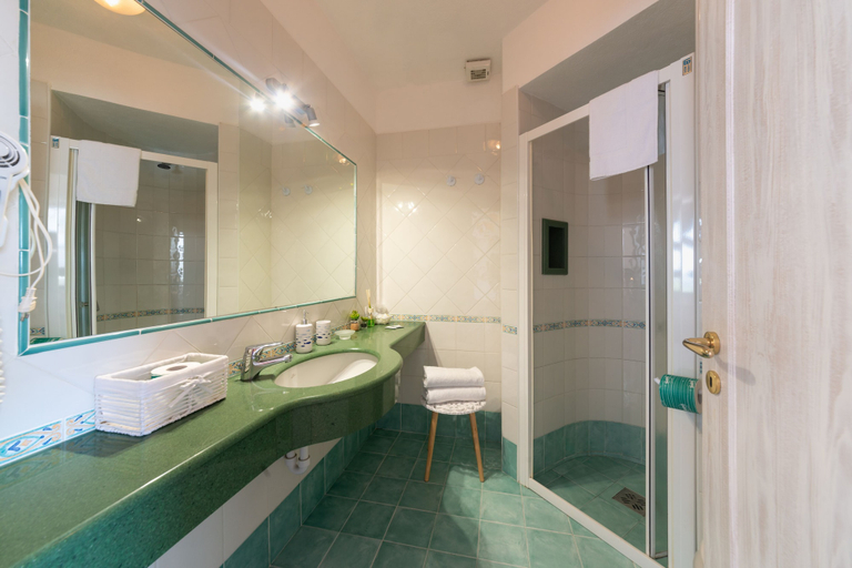 Bathroom 4, Villa Bina Sea Hotel, Napoli