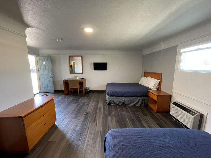 Bedroom 2, Holiday Motel, Multnomah