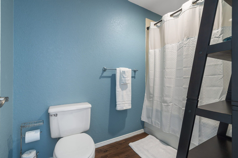 Bedroom 4, Guest House at The Greens - Dolly Parton's Stampede, Taney