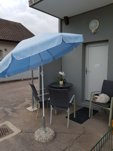 Others 5, chez moumie, Boudry