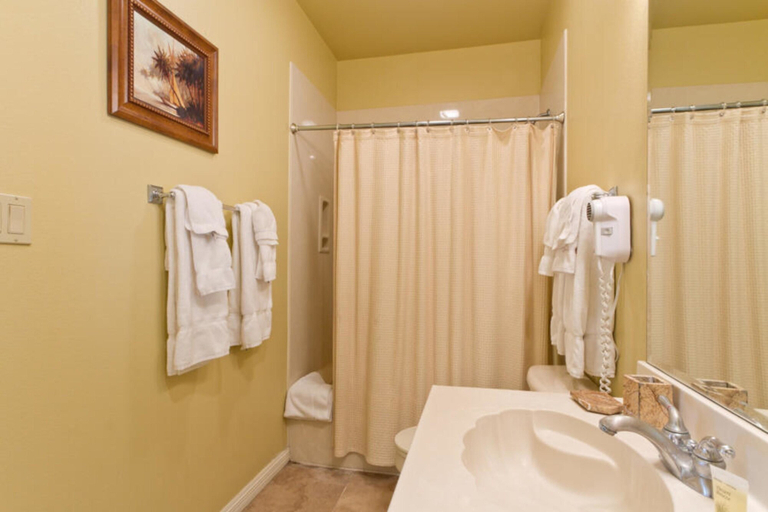 Bathroom 3, Romero House Townhouse A, Cameron