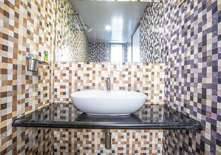 Bathroom 5, Hotel Dadar Residency near Tata Hospital, Mumbai City