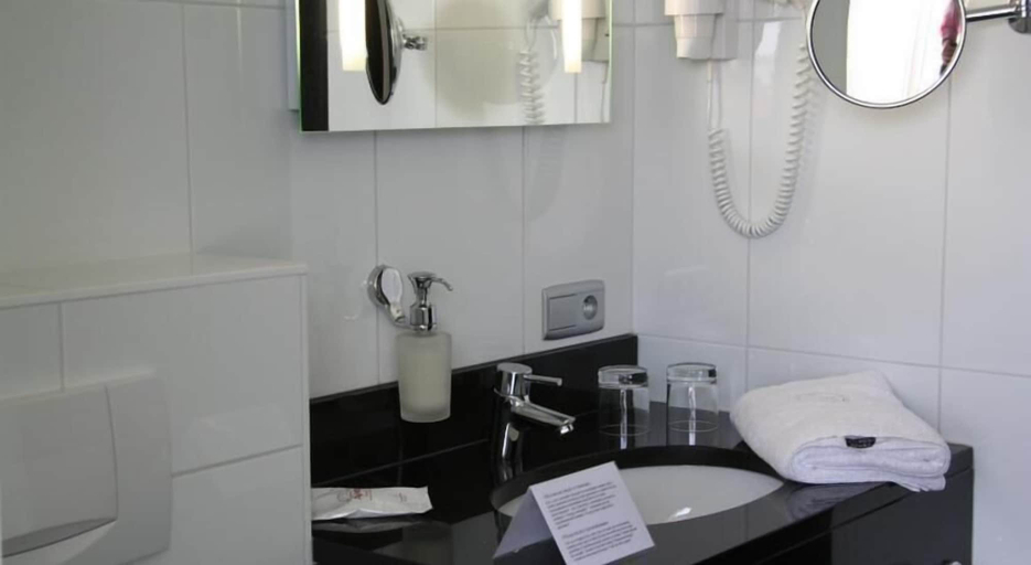 Bathroom 4, Biznis Hotel, Oost-Vlaanderen