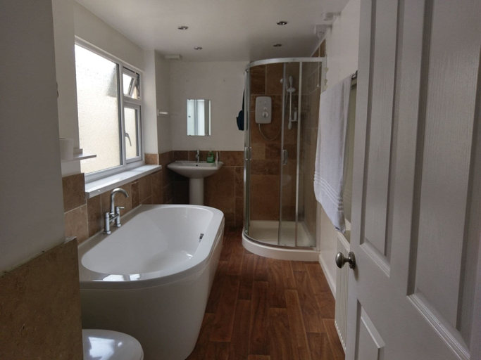 Bathroom 3, Gallery Guesthouse, Plymouth