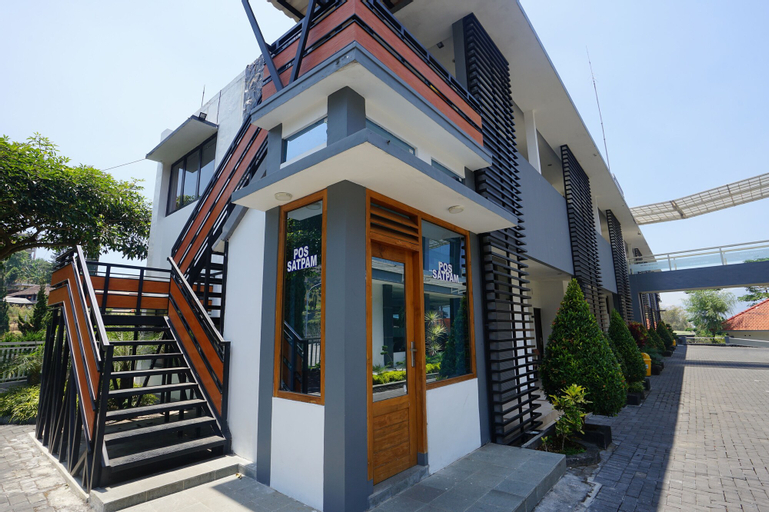 Exterior & Views 26