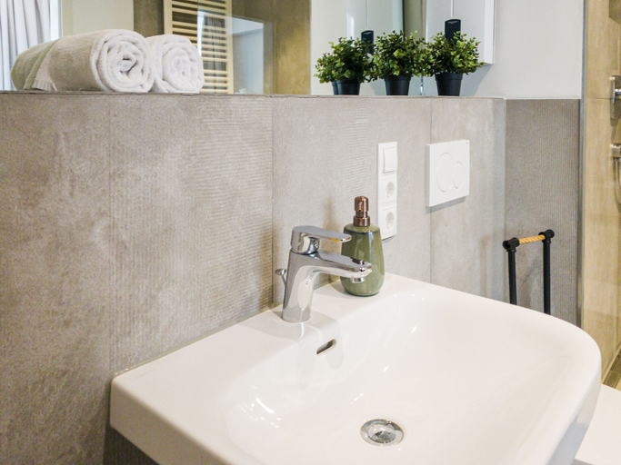 Bathroom 5, Brunnen Apartments, Nürnberg