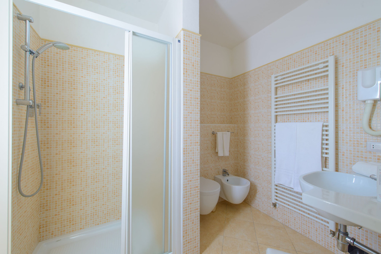 Bathroom 3, Palace Hotel Domus Mea, Rimini