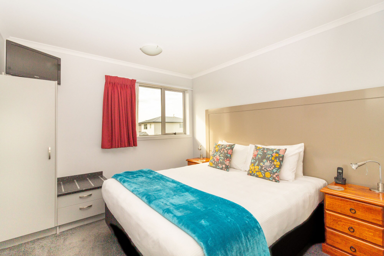 Bedroom 2, BKs Premier Motel Esplanade, Hutt city