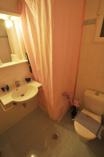 Bathroom 4, Ilis, West Greece