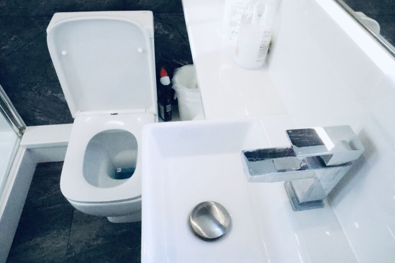 Bathroom 3, Luxury Suits near Wembley Stadium, London