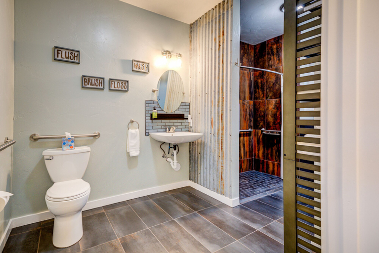 Bathroom 3, Castle in the Sky Unit Y, Gallatin
