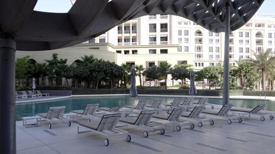 Outdoor pool, 3 Bedroom Apartment in D1 Tower, Dubai