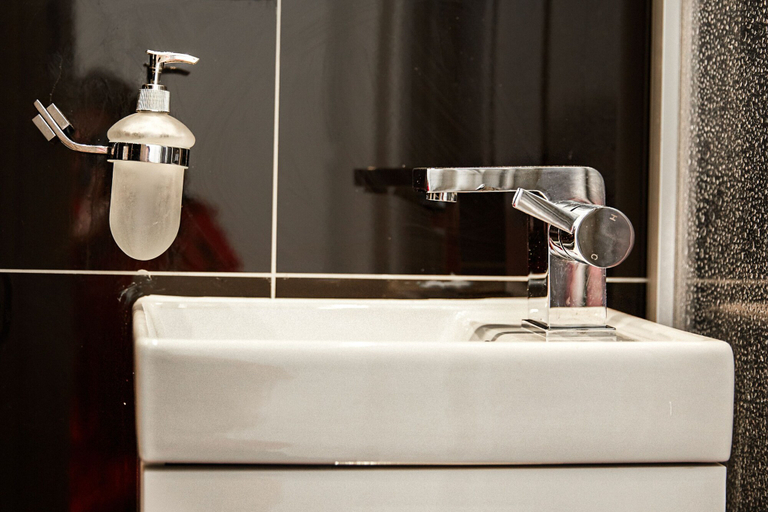 Bathroom, Modern Apartment in The Heart of Vienna 2, Wien