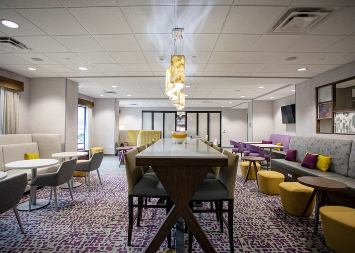 Food & Drinks 5, Hampton Inn Lexington, TN, Henderson