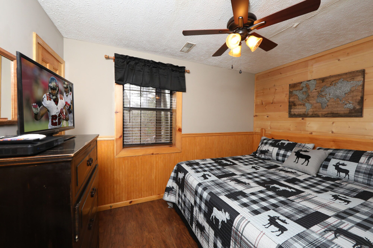 Bedroom 2, Just Hanging Out - Three Bedroom Cabin, Sevier