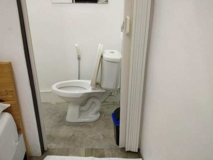 Bathroom 3, The Port Hostel By Suwatchai, Muang Surat Thani