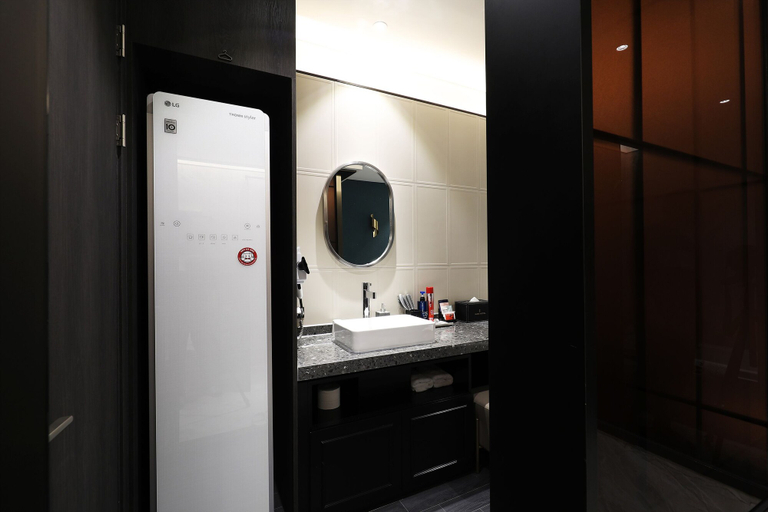 Bathroom 4, Mari Hotel, Paju