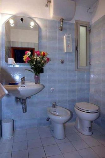 Bathroom 4, La Noce, Florence