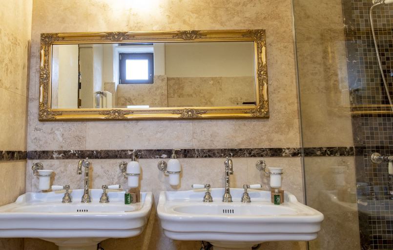 Bathroom 3, The Throne Boutique Hotel, Sighisoara